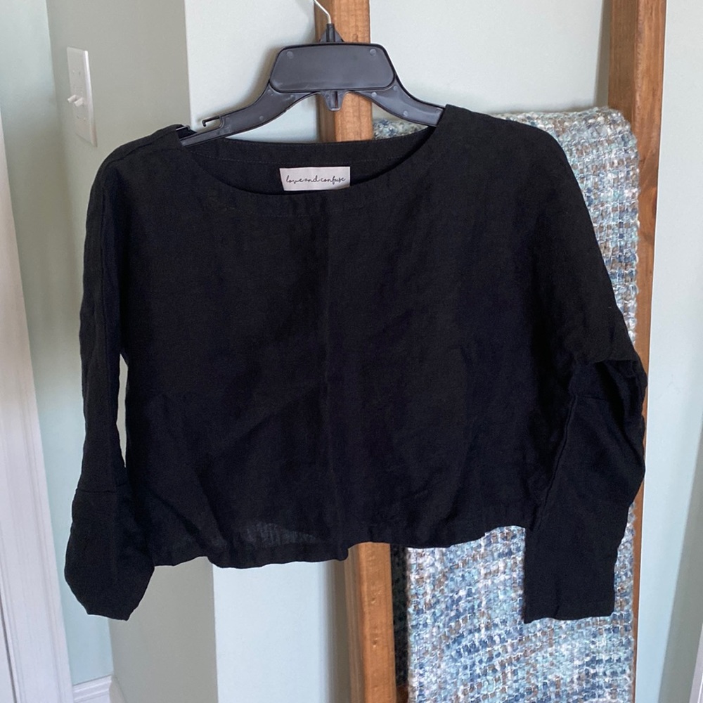 Love & Confuse black long sleeve crop top linen